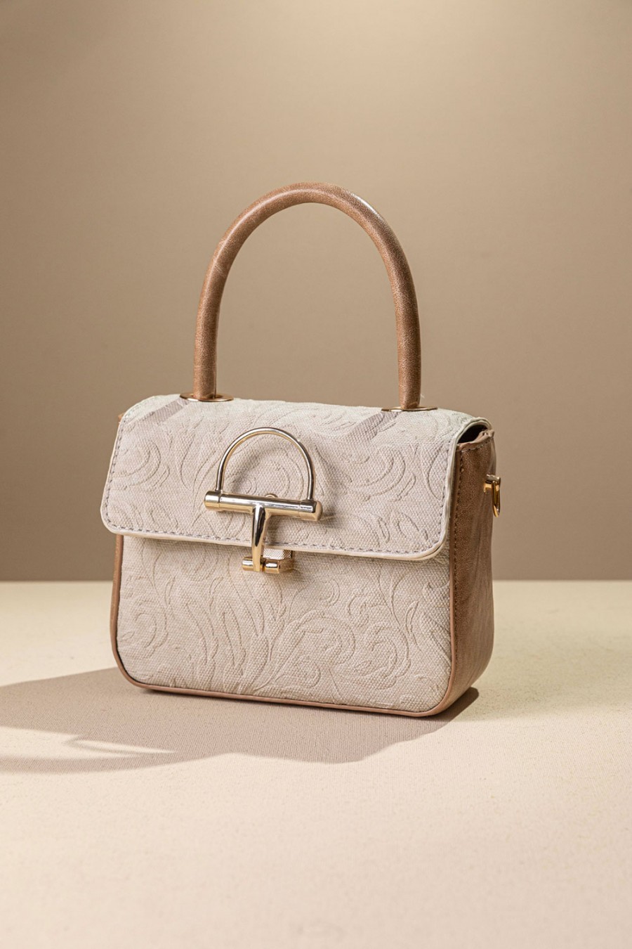 τσάντα χειρός διθέσια